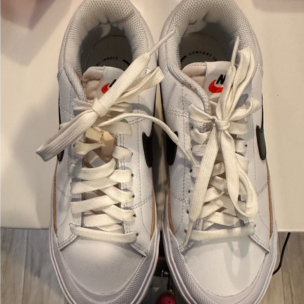 Nike Court Legacy Elevated